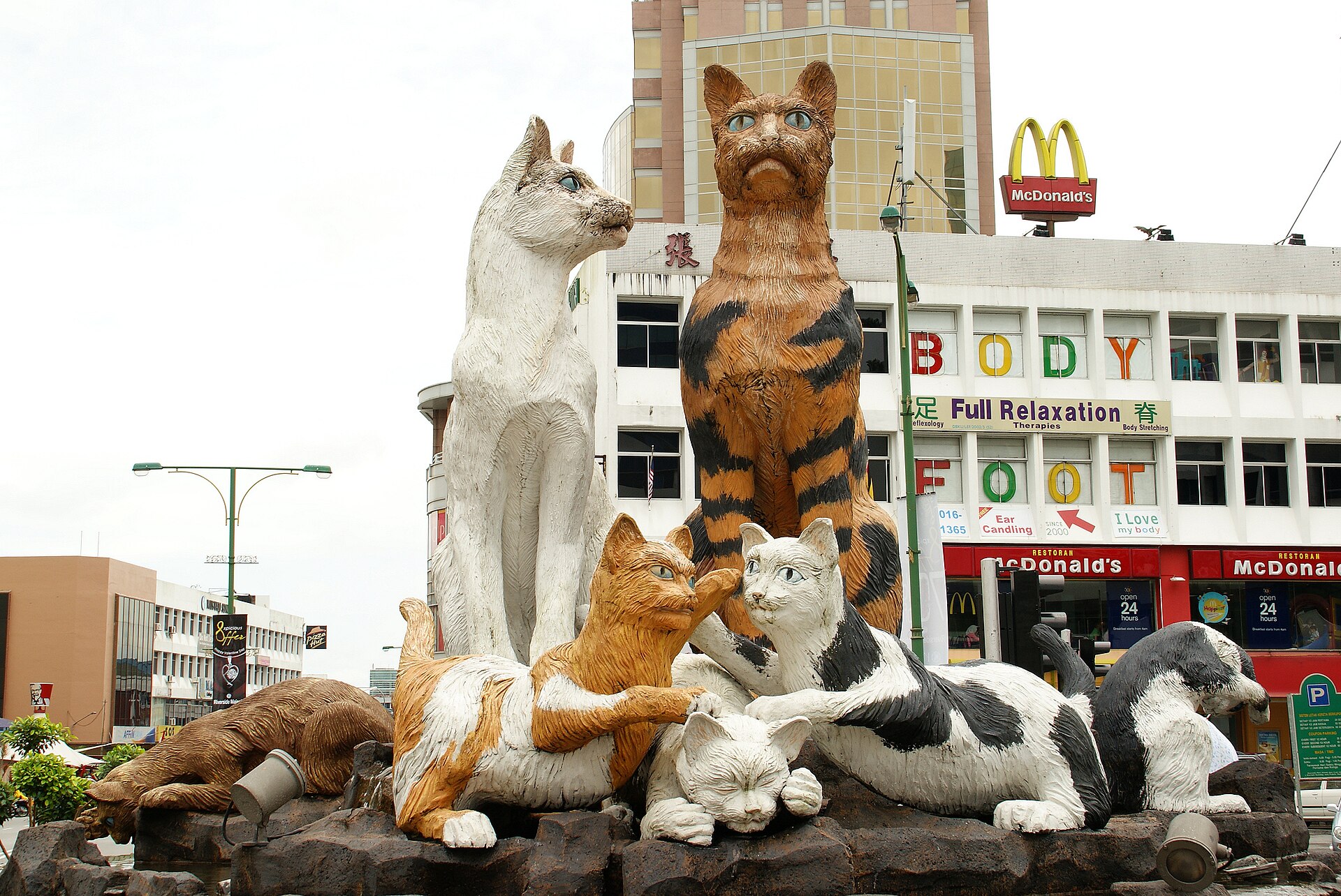 One of the cat statues in the centre of Kuching
