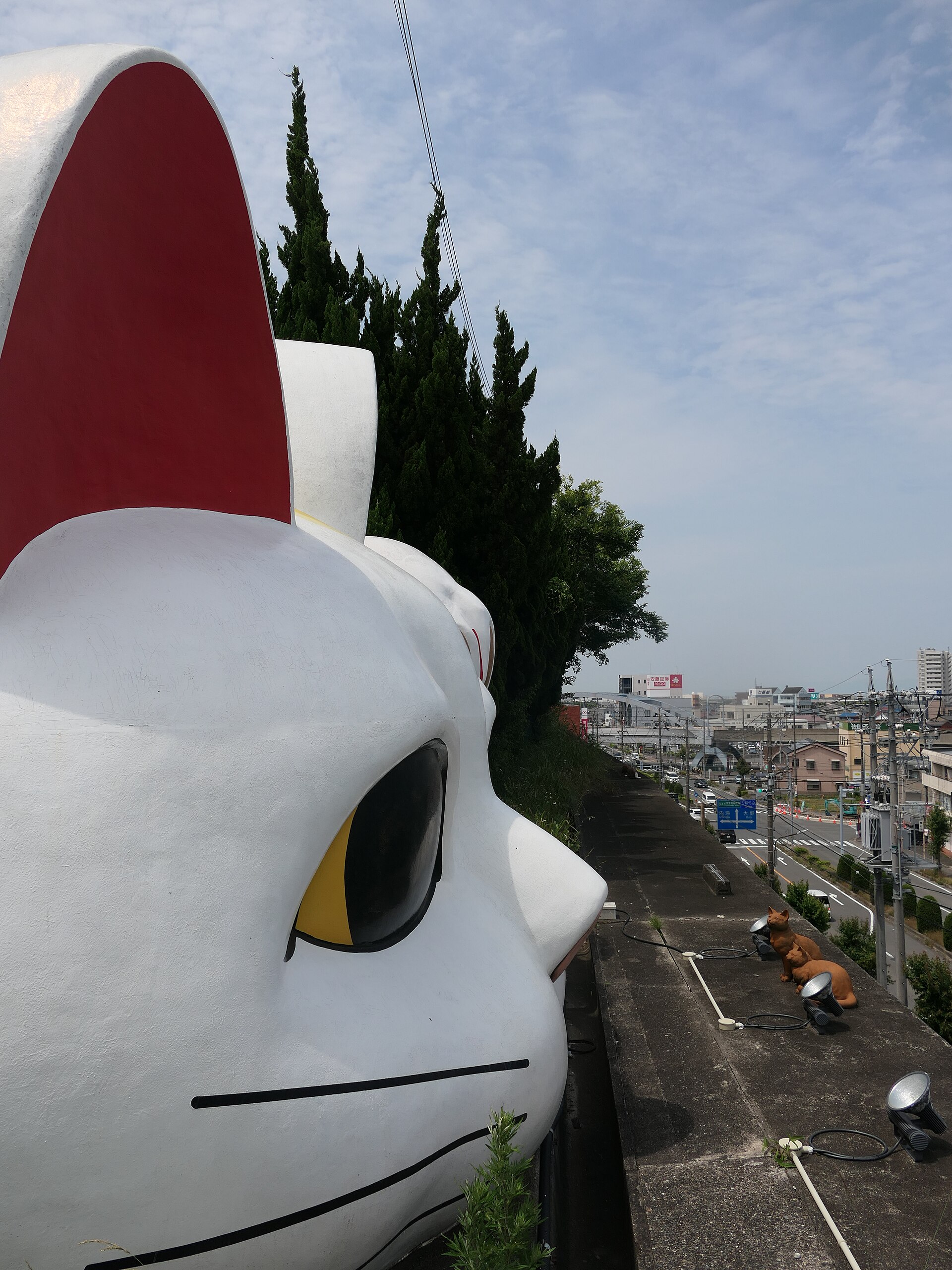 A close view of Tokonyan, the giant ceramic cat in Tokoname